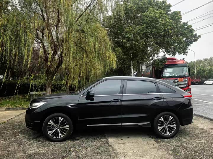 Фото 8 - Honda UR-V