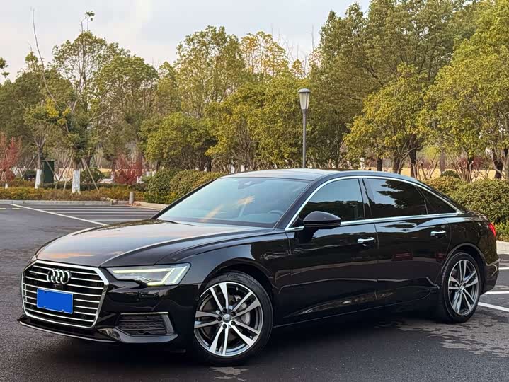 Фото 1 - Audi A6L