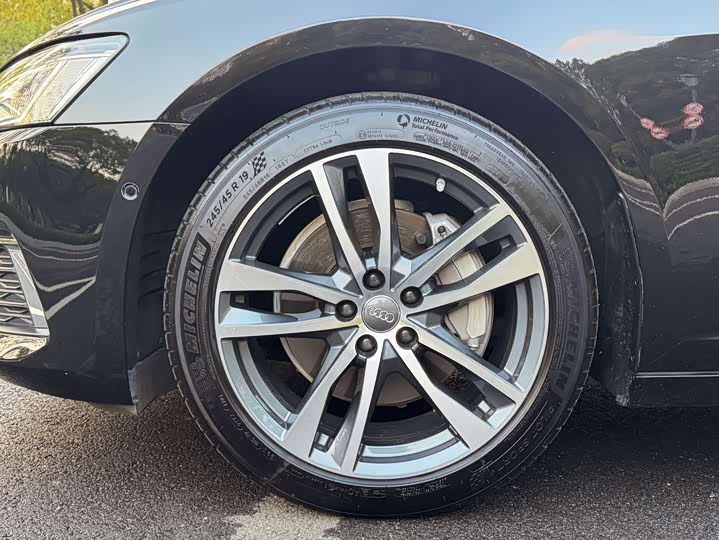 Фото 11 - Audi A6L