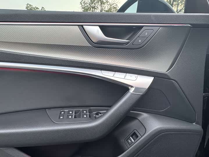 Фото 12 - Audi A6L