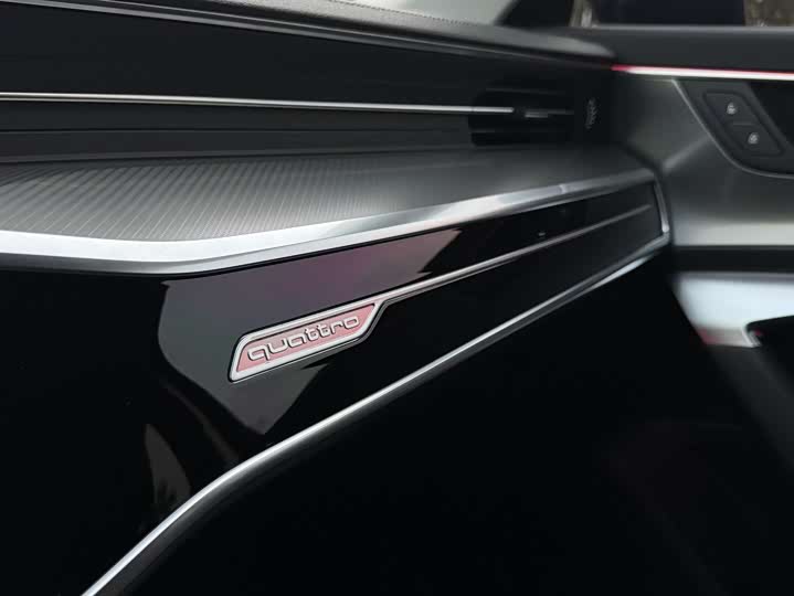 Фото 14 - Audi A6L