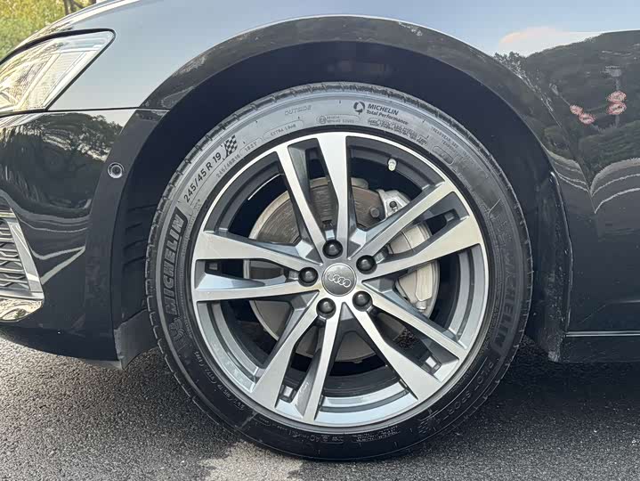 Фото 15 - Audi A6L