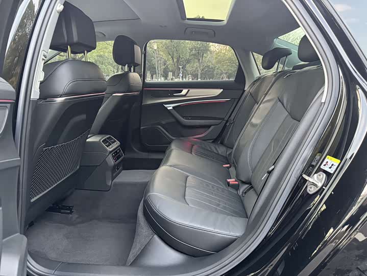 Фото 9 - Audi A6L