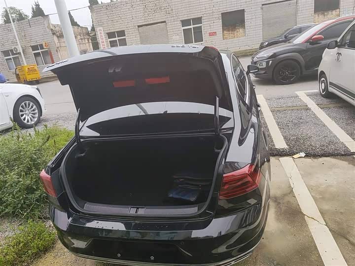 Фото 13 - Volkswagen Magotan