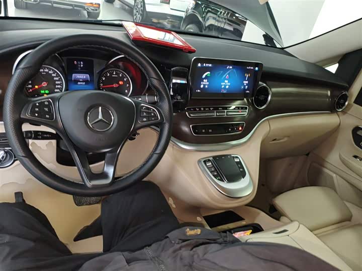 Фото 10 - Mercedes-Benz V-Class