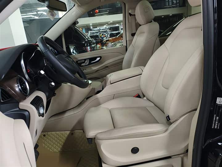 Фото 15 - Mercedes-Benz V-Class