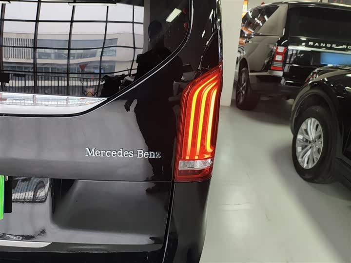 Фото 8 - Mercedes-Benz V-Class