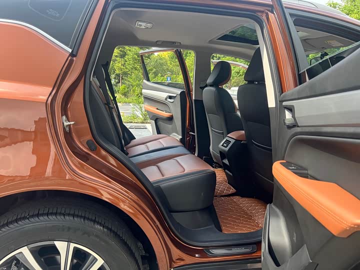 Фото 15 - Geely Vision X6