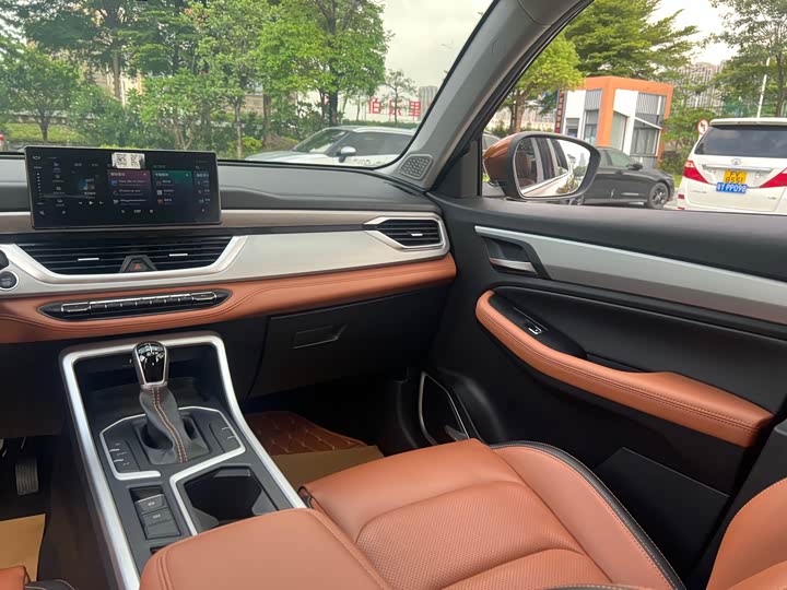 Фото 23 - Geely Vision X6