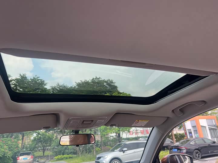 Фото 24 - Geely Vision X6