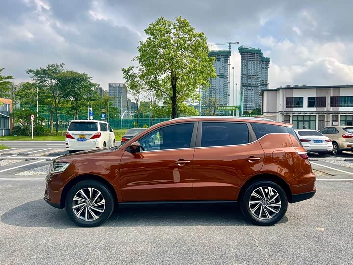 Фото 7 - Geely Vision X6