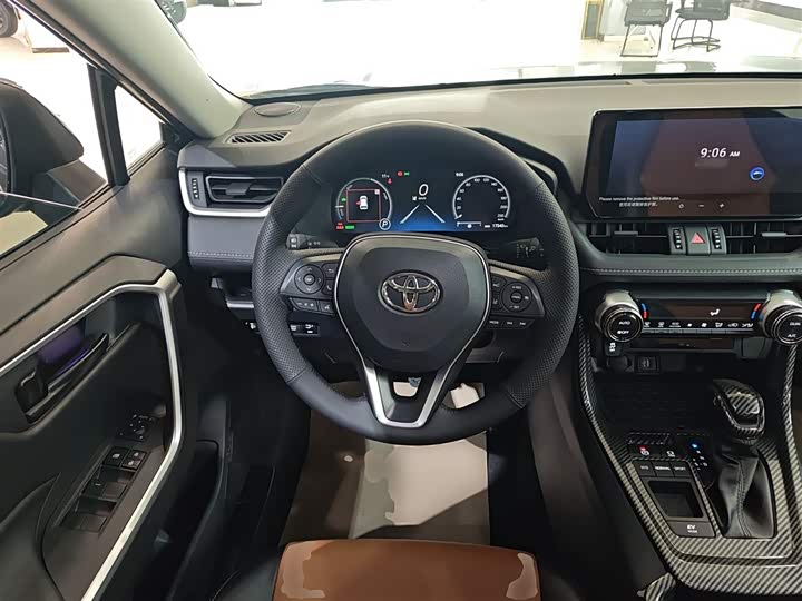 Фото 11 - Toyota RAV4