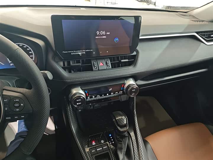 Фото 13 - Toyota RAV4