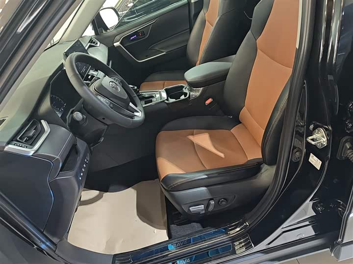 Фото 15 - Toyota RAV4