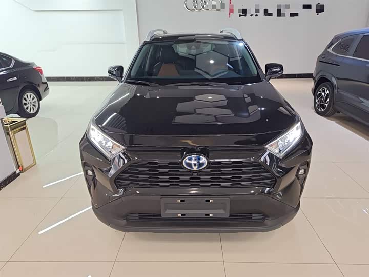 Фото 3 - Toyota RAV4