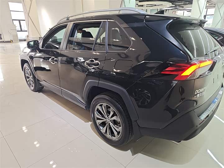 Фото 5 - Toyota RAV4