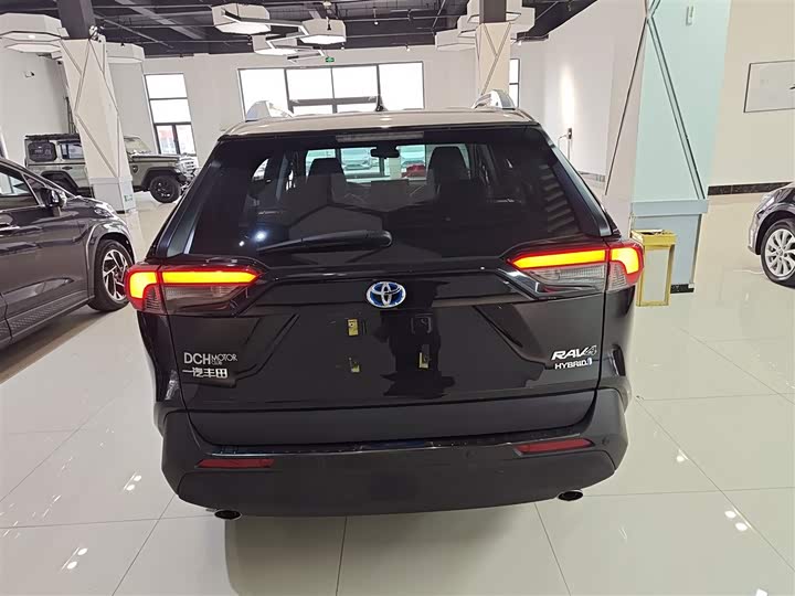 Фото 6 - Toyota RAV4