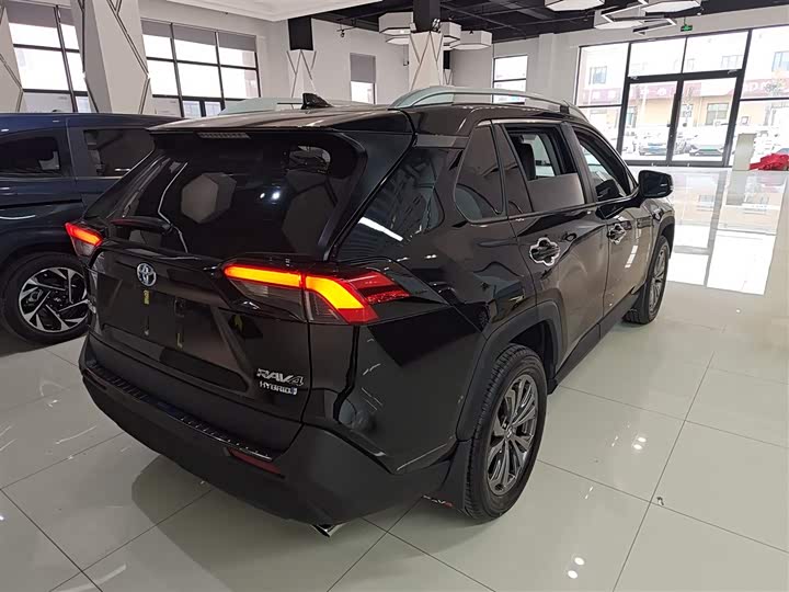 Фото 7 - Toyota RAV4