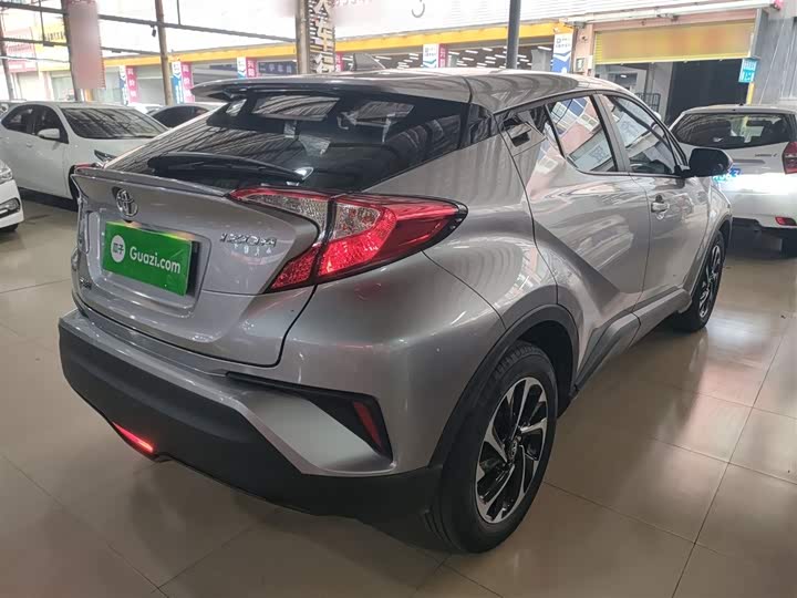 Фото 7 - Toyota Izoa