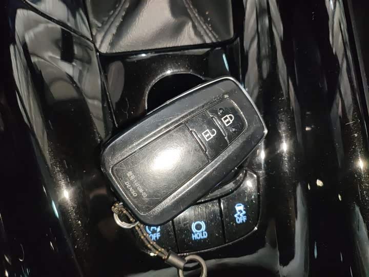 Фото 9 - Toyota Izoa