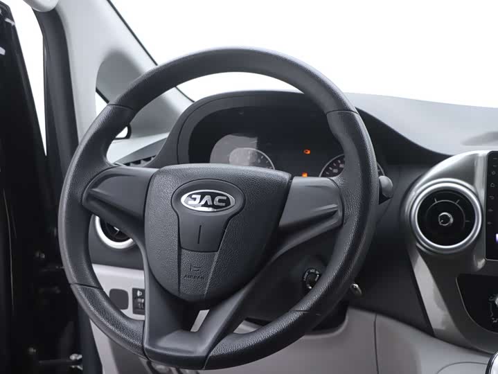 Фото 18 - JAC Refine M3