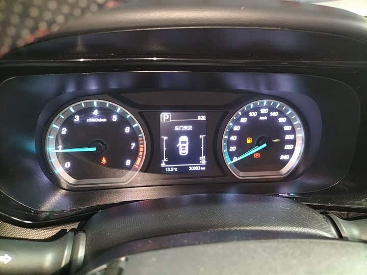 Фото 12 - Changan Oshan X5