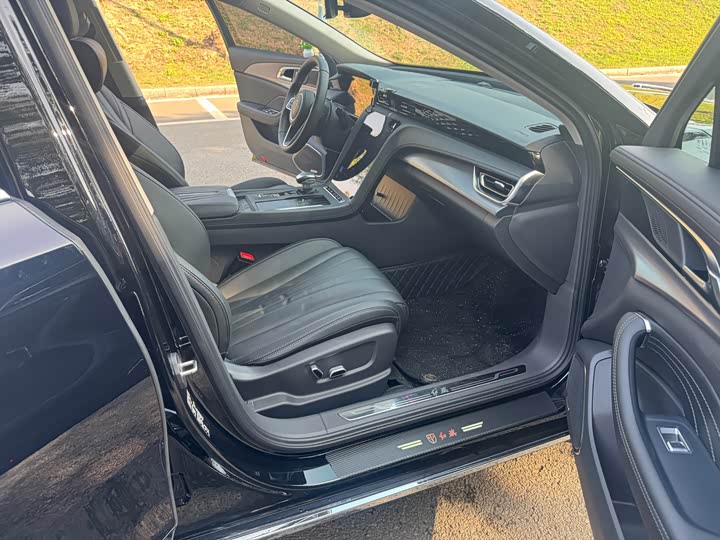 Фото 10 - Hongqi H5