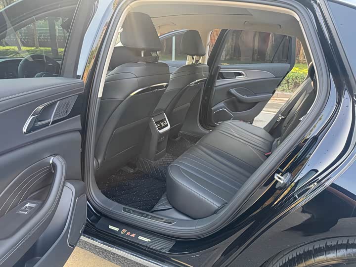 Фото 9 - Hongqi H5