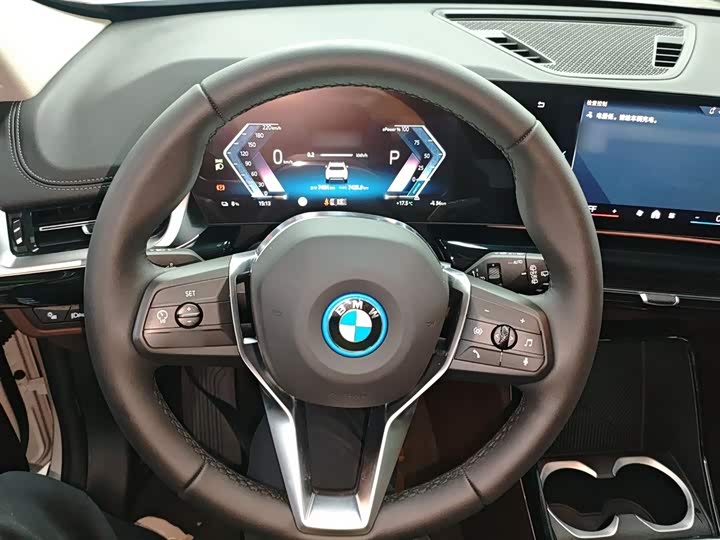 Фото 11 - BMW iX1