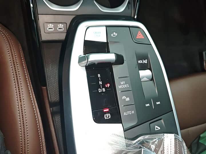 Фото 14 - BMW iX1