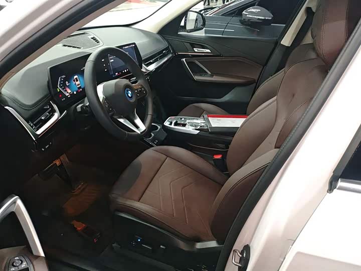 Фото 15 - BMW iX1