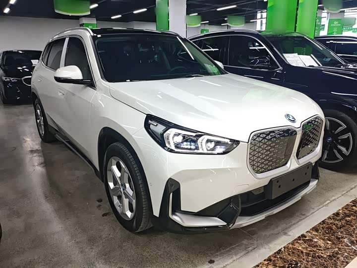 Фото 4 - BMW iX1