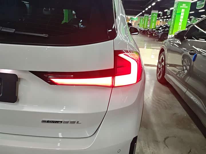 Фото 8 - BMW iX1