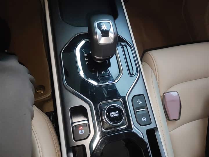 Фото 14 - Geely Icon