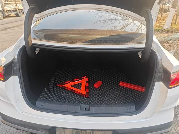 Фото 9 - BYD Qin L