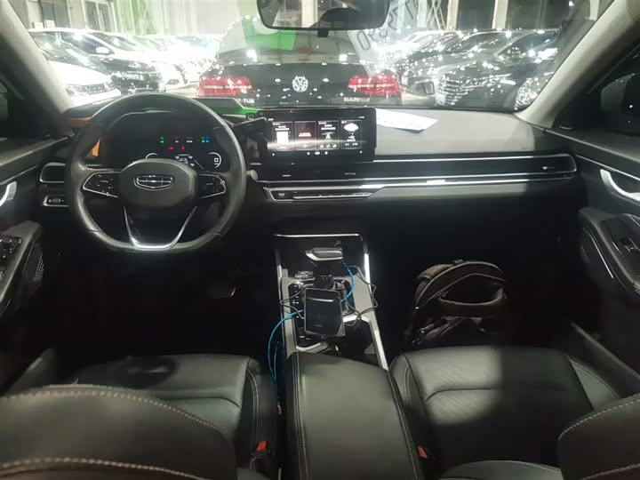 Фото 10 - Geely Emgrand