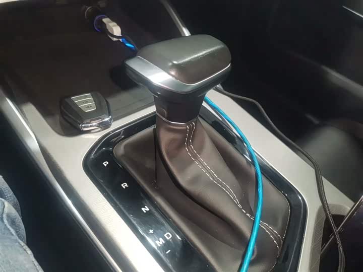 Фото 14 - Geely Emgrand