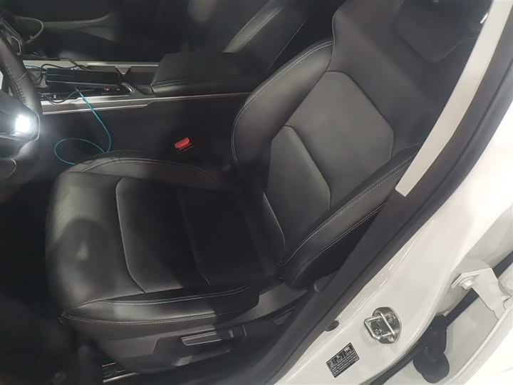 Фото 15 - Geely Emgrand