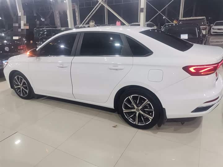 Фото 5 - Geely Emgrand