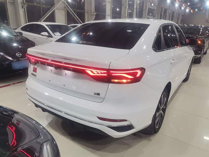 Фото 7 - Geely Emgrand