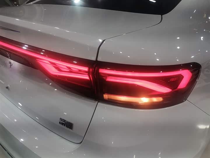 Фото 8 - Geely Emgrand