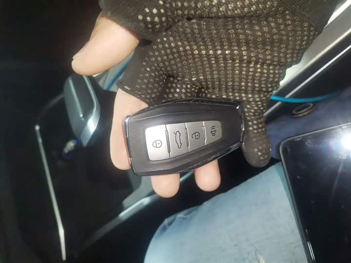 Фото 9 - Geely Emgrand