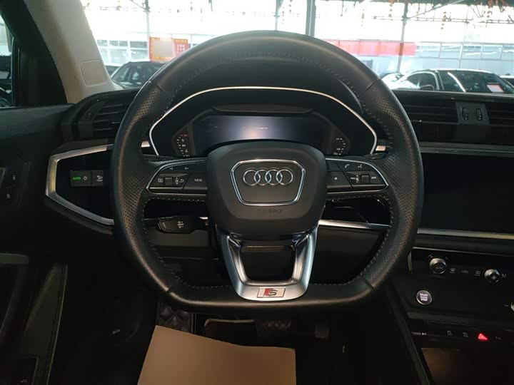 Фото 8 - Audi Q3 Sportback