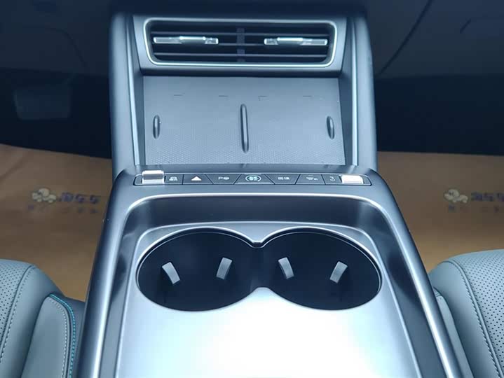 Фото 16 - BYD Qin L