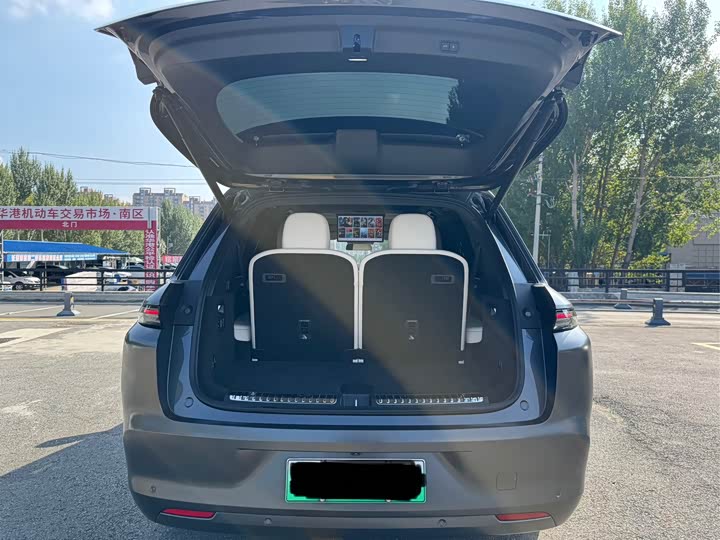 Фото 12 - LiXiang L8