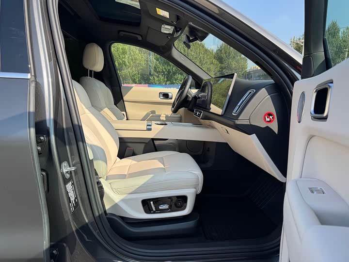 Фото 16 - LiXiang L8