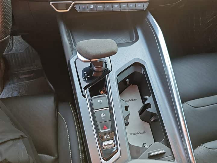 Фото 10 - Geely Preface