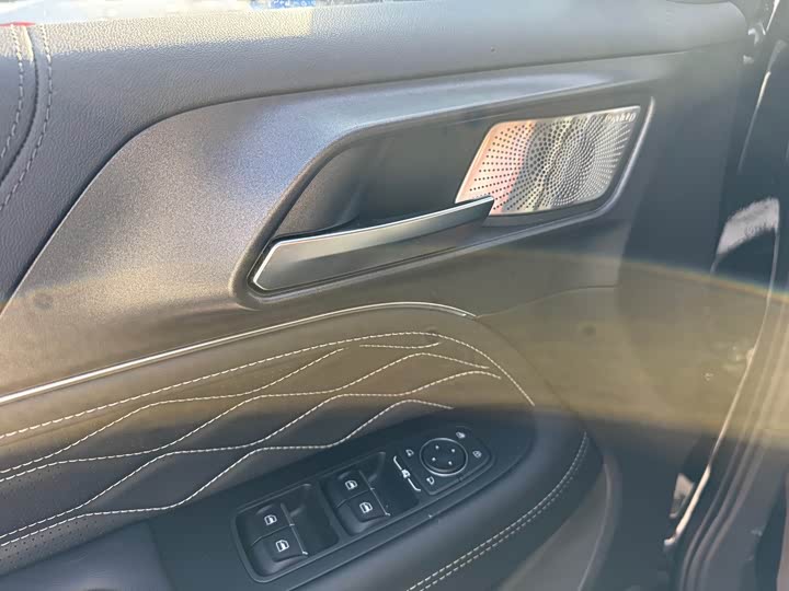 Фото 4 - Tank 300