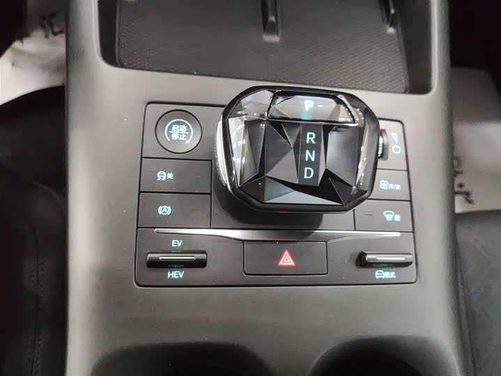 Фото 14 - BYD Qin Plus