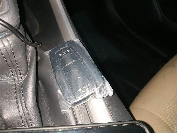 Фото 12 - Toyota RAV4